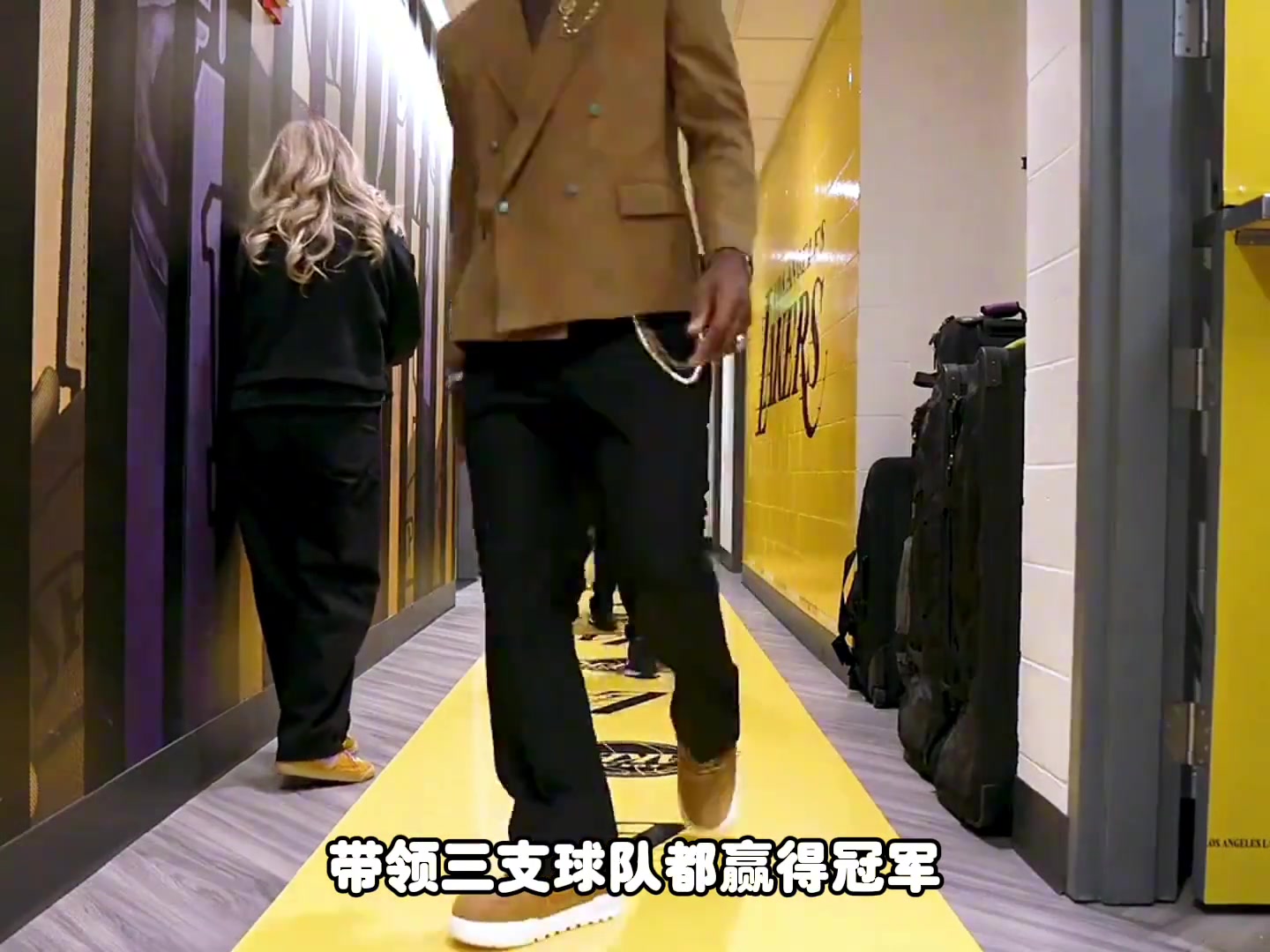 楊毅詹姆斯為三隊(duì)拿到總冠軍這是其他巨星都做不到的